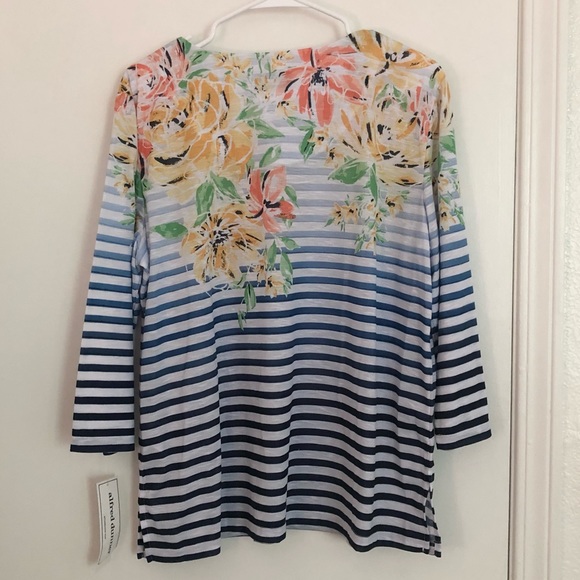 Alfred Dunner Lazy Daisy Notched Neck Top - Picture 6 of 8